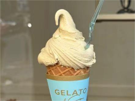 意式冰淇淋Gelato被称为“世界上最美味的冰淇淋”,意式冰淇淋空气含量一般少于35%,意大利有39000家冰淇淋店可供选择